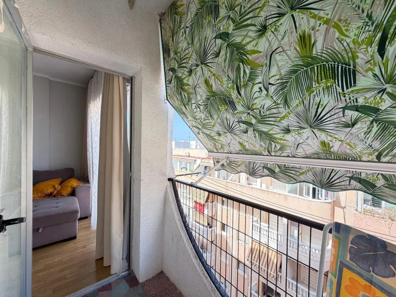 1 BEDROOM APARTMENT. 1 BATHROOM. WITH SIDE SEA VIEWS AND 200 METERS FROM LOS LOCOS BEACH. BUILT AREA 52 M2.