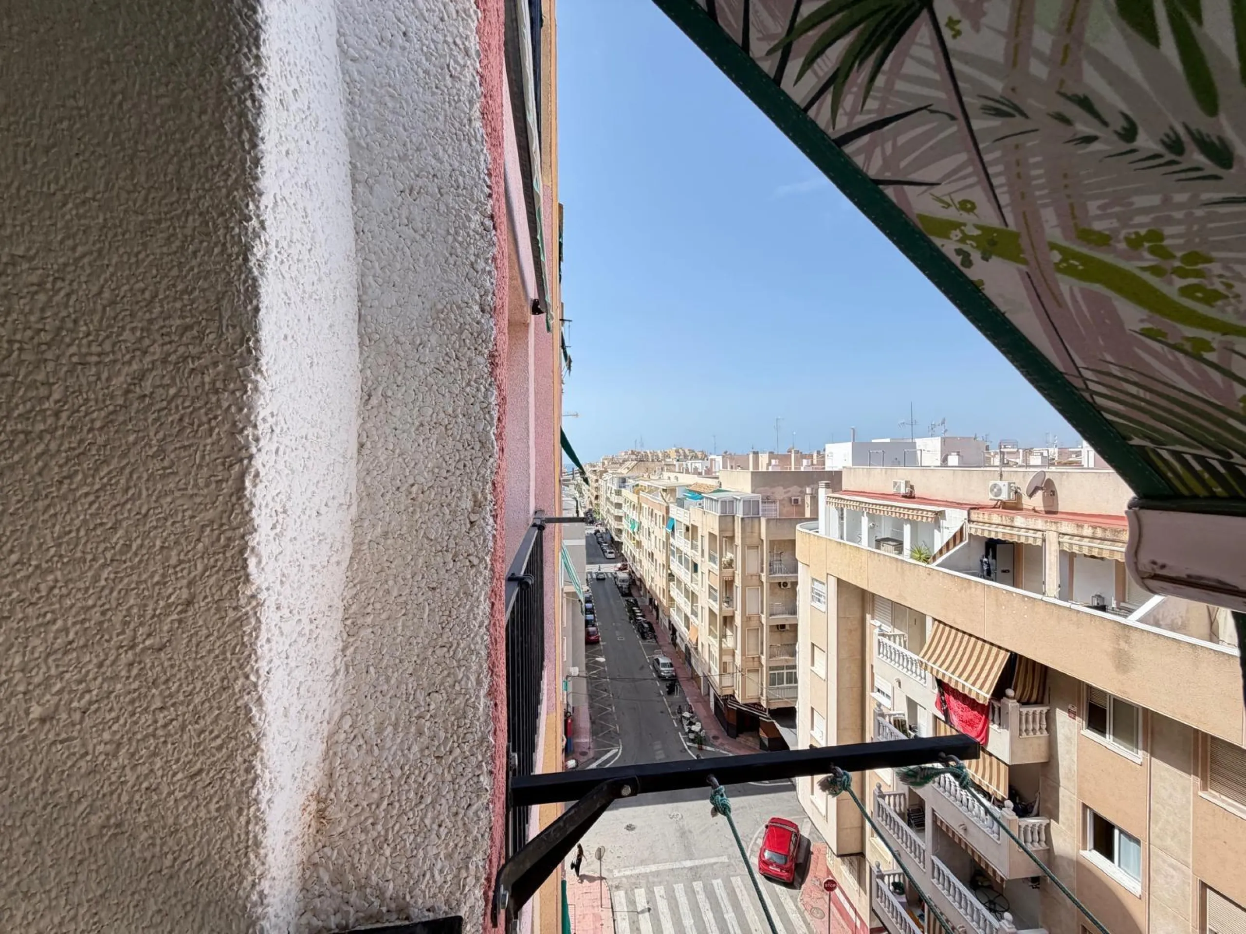 1 BEDROOM APARTMENT. 1 BATHROOM. WITH SIDE SEA VIEWS AND 200 METERS FROM LOS LOCOS BEACH. BUILT AREA 52 M2.