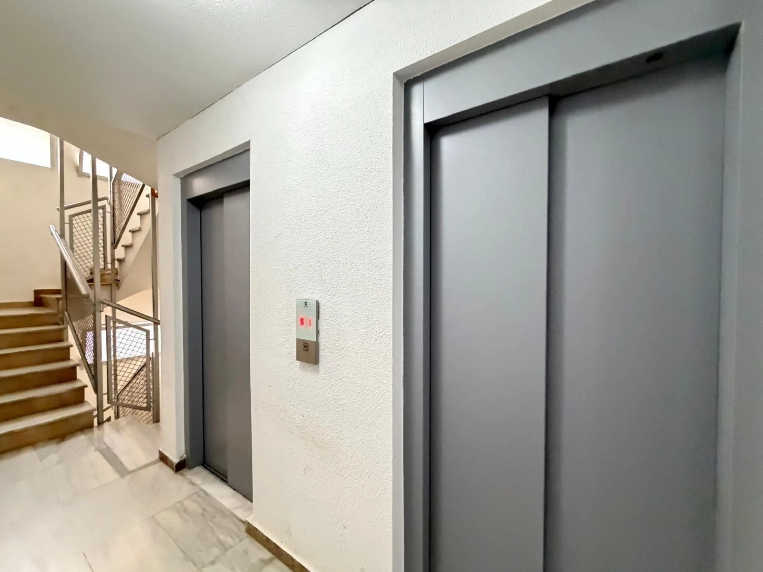 1 BEDROOM APARTMENT. 1 BATHROOM. WITH SIDE SEA VIEWS AND 200 METERS FROM LOS LOCOS BEACH. BUILT AREA 52 M2.