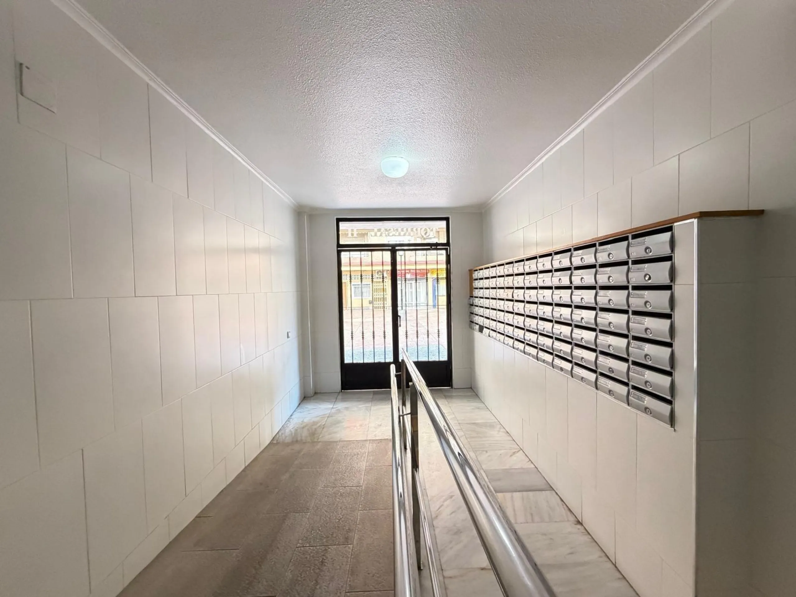 1 BEDROOM APARTMENT. 1 BATHROOM. WITH SIDE SEA VIEWS AND 200 METERS FROM LOS LOCOS BEACH. BUILT AREA 52 M2.
