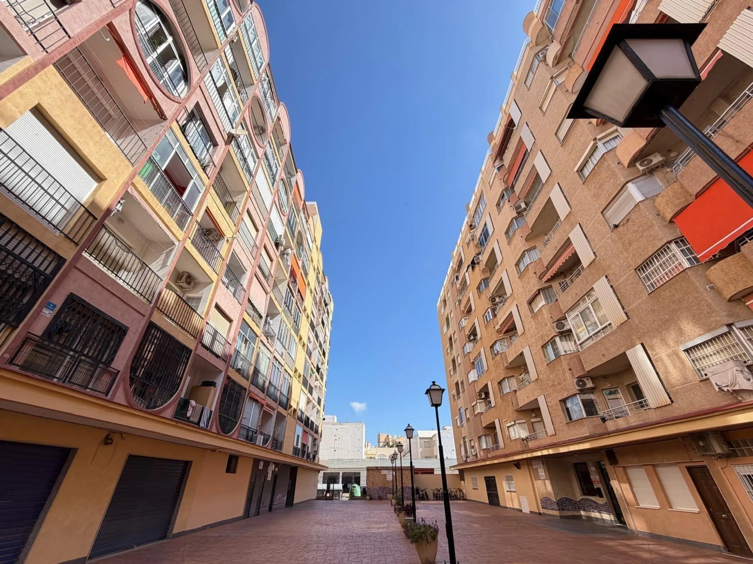1 BEDROOM APARTMENT. 1 BATHROOM. WITH SIDE SEA VIEWS AND 200 METERS FROM LOS LOCOS BEACH. BUILT AREA 52 M2.