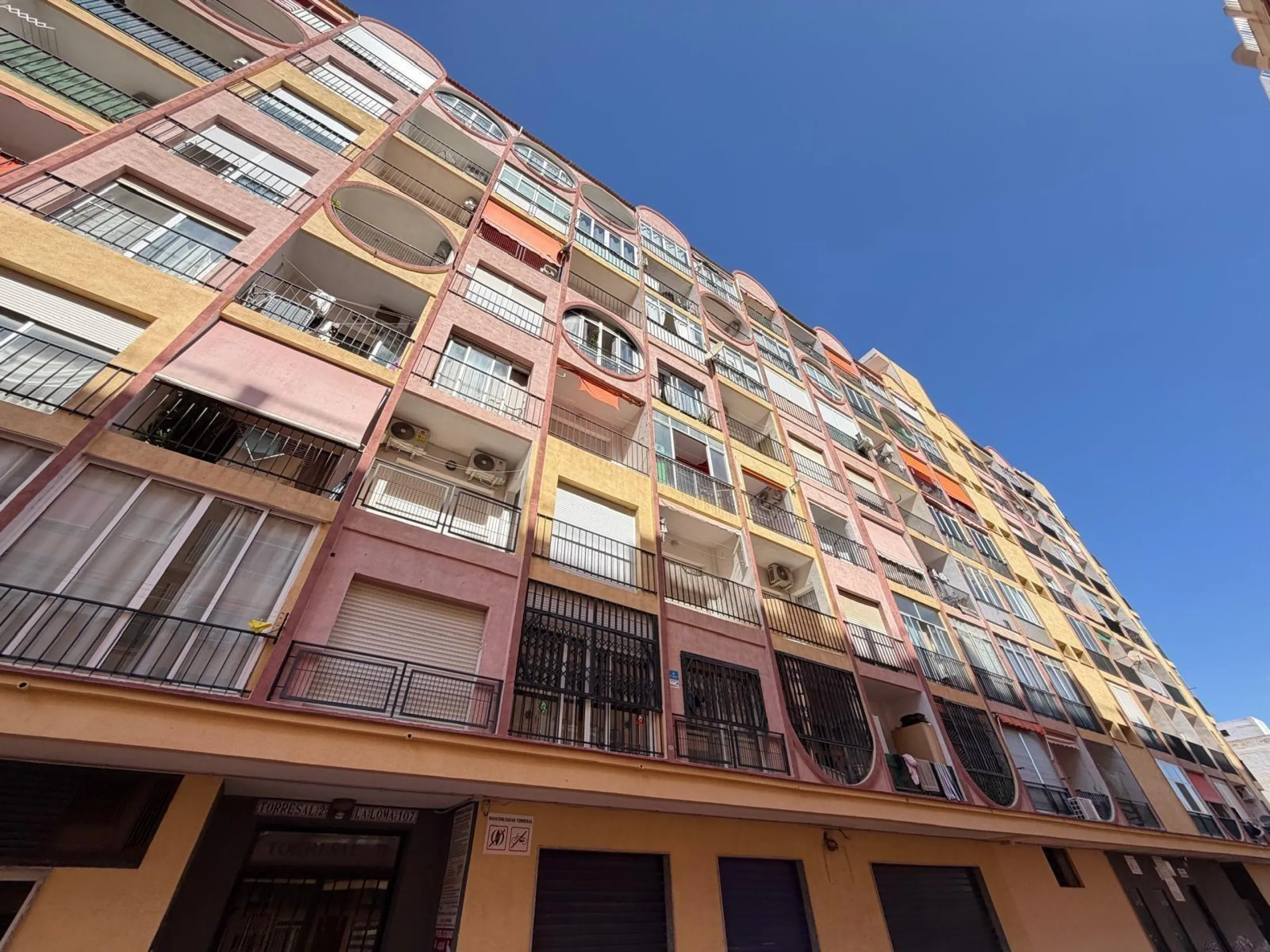 1 BEDROOM APARTMENT. 1 BATHROOM. WITH SIDE SEA VIEWS AND 200 METERS FROM LOS LOCOS BEACH. BUILT AREA 52 M2.