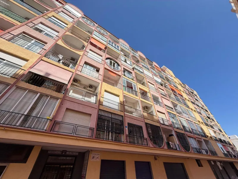 1 BEDROOM APARTMENT. 1 BATHROOM. WITH SIDE SEA VIEWS AND 200 METERS FROM LOS LOCOS BEACH. BUILT AREA 52 M2.