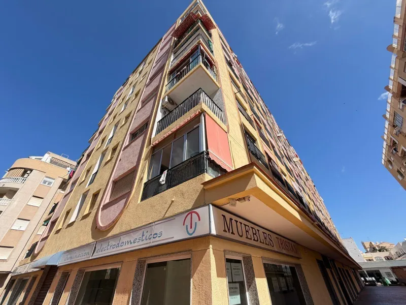 1 BEDROOM APARTMENT. 1 BATHROOM. WITH SIDE SEA VIEWS AND 200 METERS FROM LOS LOCOS BEACH. BUILT AREA 52 M2.