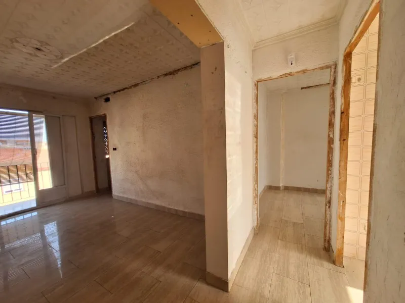 APARTMENT FOR RENOVATION TO YOUR TASTE 3 ROOMS 3rd FLOOR