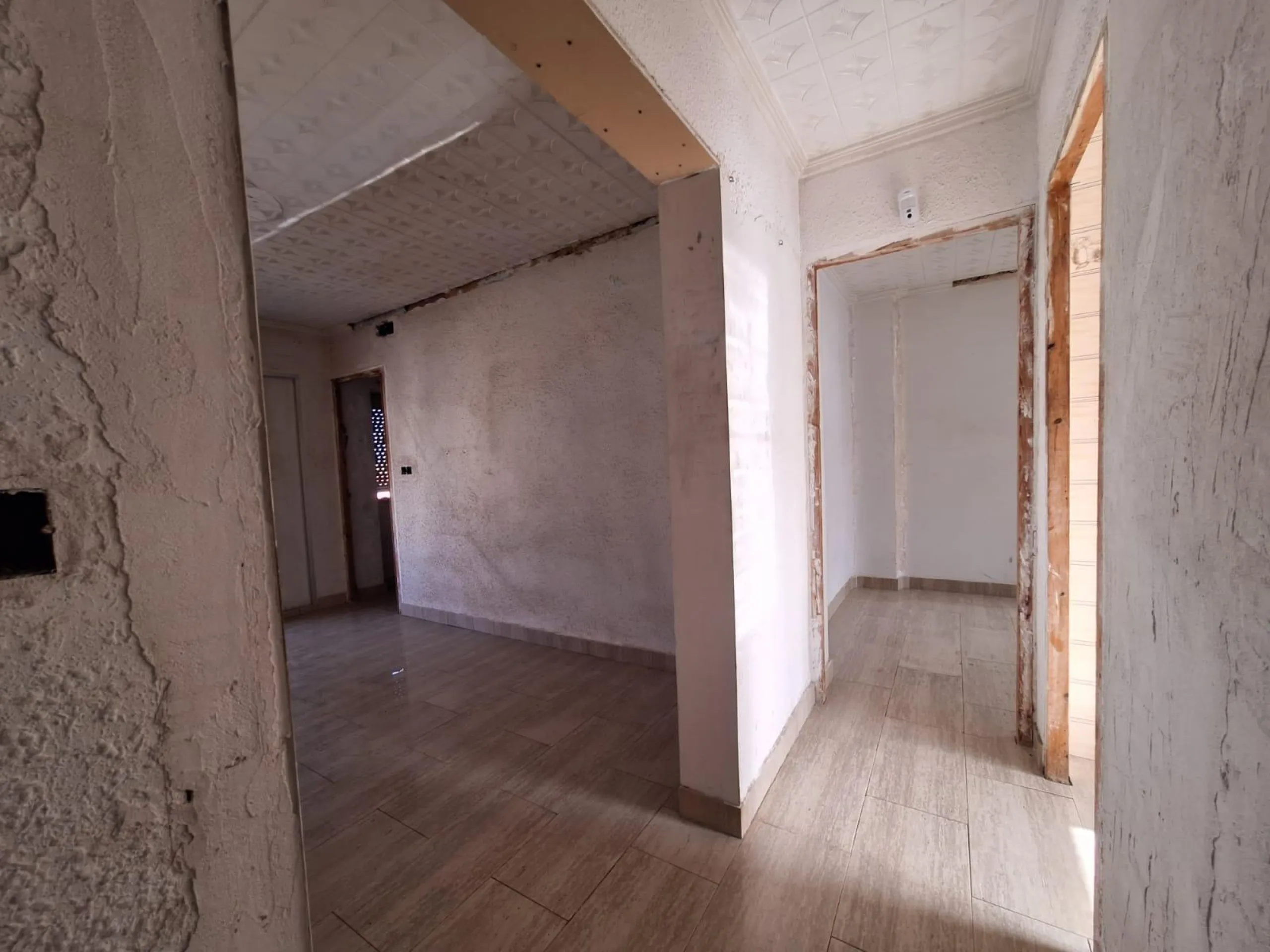 APARTMENT FOR RENOVATION TO YOUR TASTE 3 ROOMS 3rd FLOOR