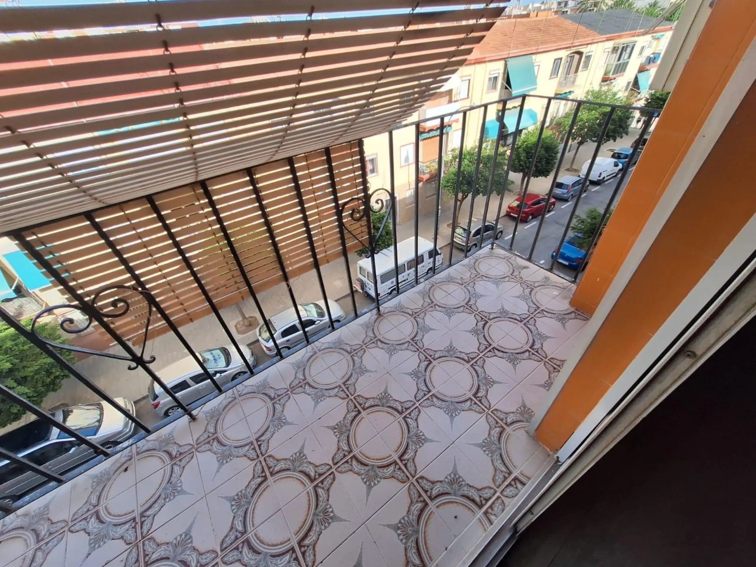 APARTMENT FOR RENOVATION TO YOUR TASTE 3 ROOMS 3rd FLOOR
