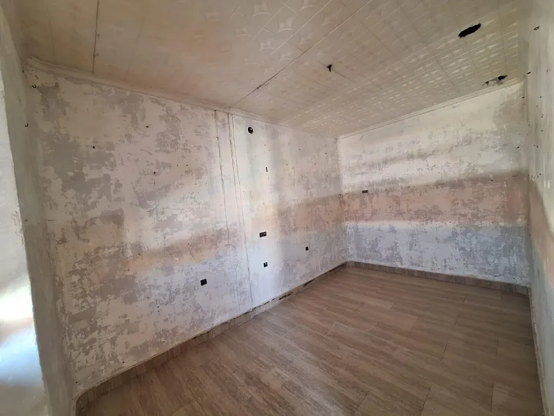 APARTMENT FOR RENOVATION TO YOUR TASTE 3 ROOMS 3rd FLOOR