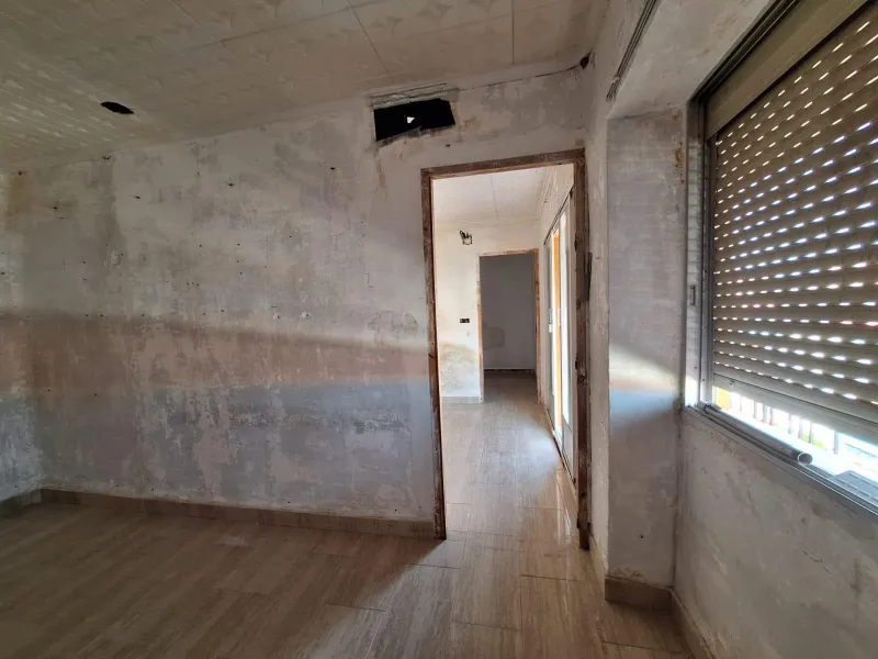 APARTMENT FOR RENOVATION TO YOUR TASTE 3 ROOMS 3rd FLOOR