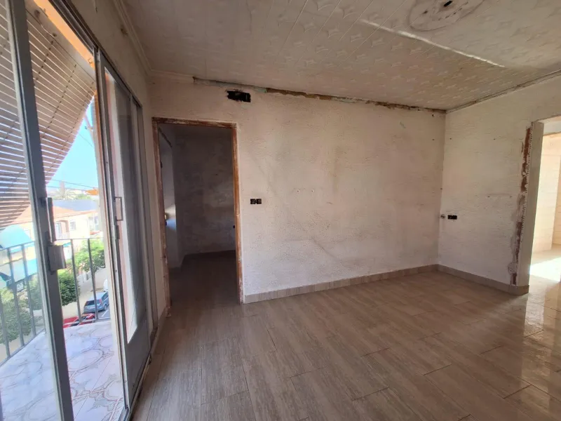 APARTMENT FOR RENOVATION TO YOUR TASTE 3 ROOMS 3rd FLOOR