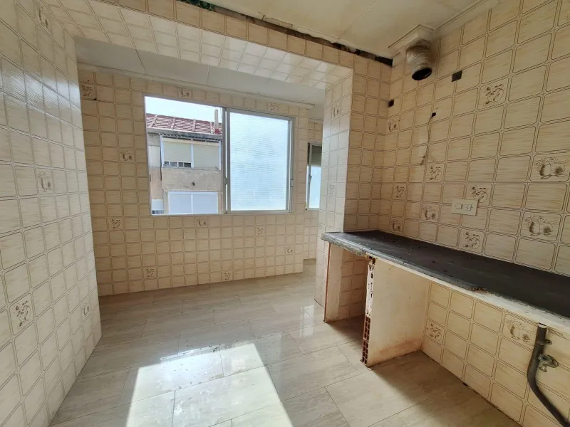 APARTMENT FOR RENOVATION TO YOUR TASTE 3 ROOMS 3rd FLOOR