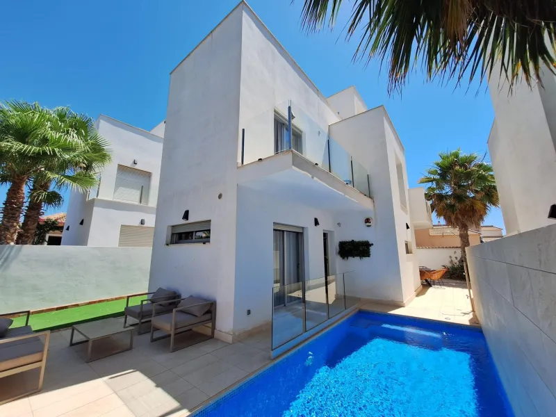 Impresionante Chalet moderno con vistas al mar en Torrevieja - Los Frutales