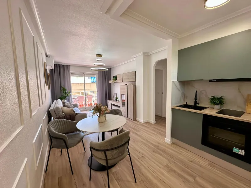 Fully renovated apartment in a gated community 400 meters from Playa de Los Locos
