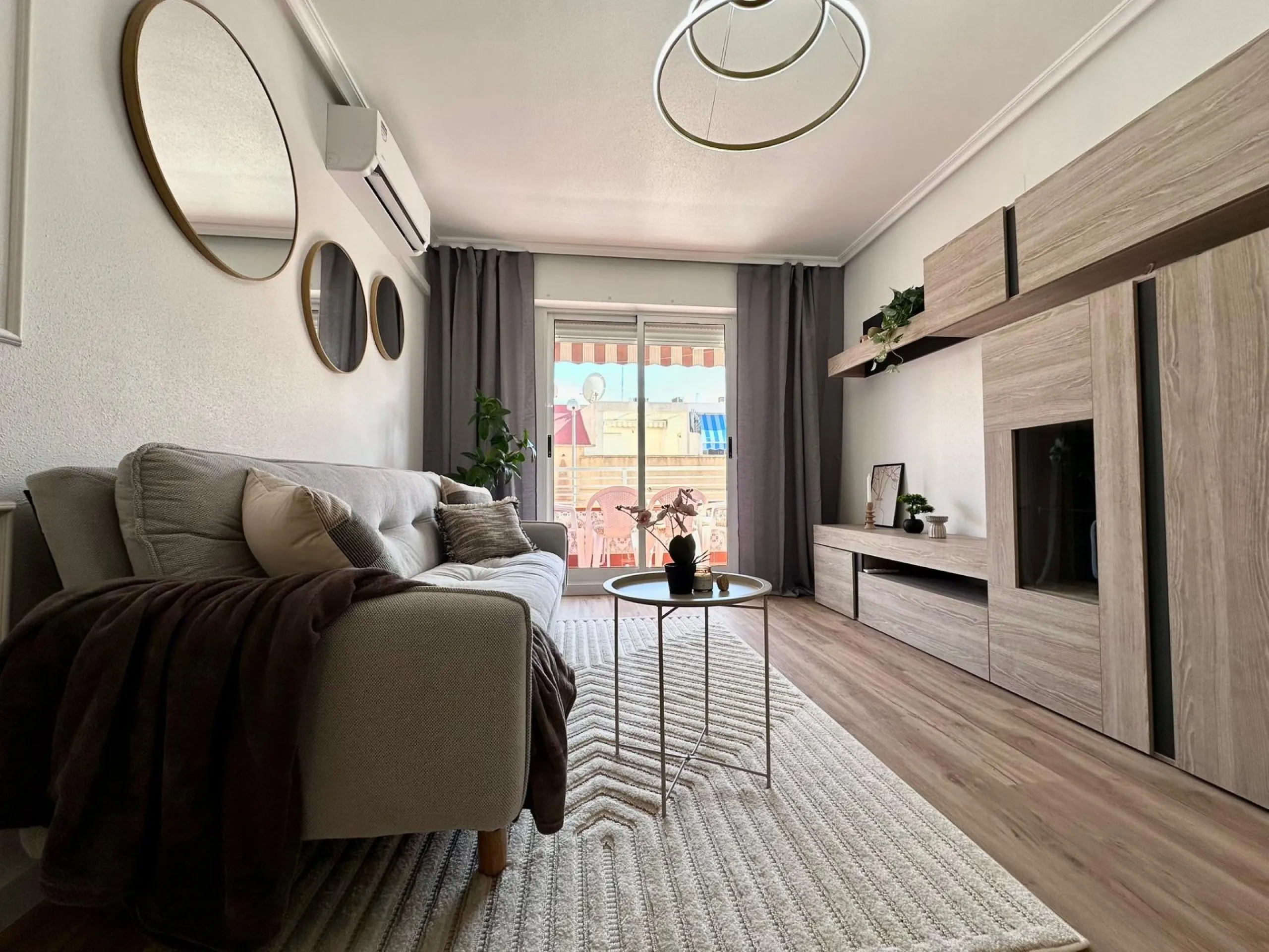 Fully renovated apartment in a gated community 400 meters from Playa de Los Locos
