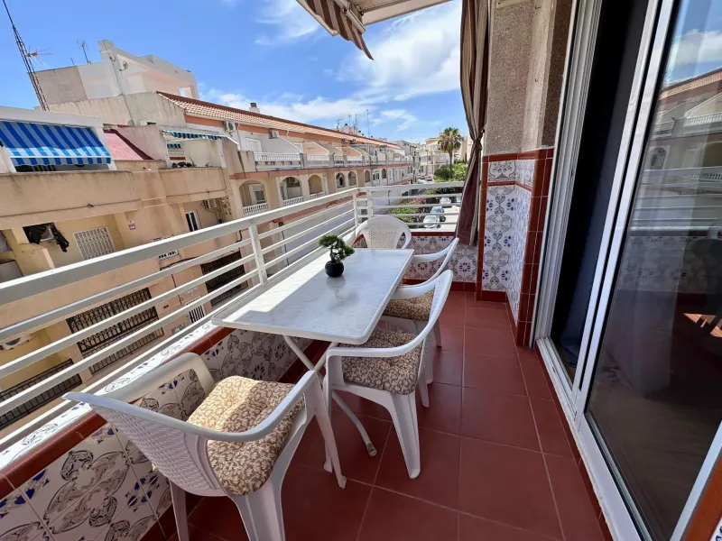 Fully renovated apartment in a gated community 400 meters from Playa de Los Locos