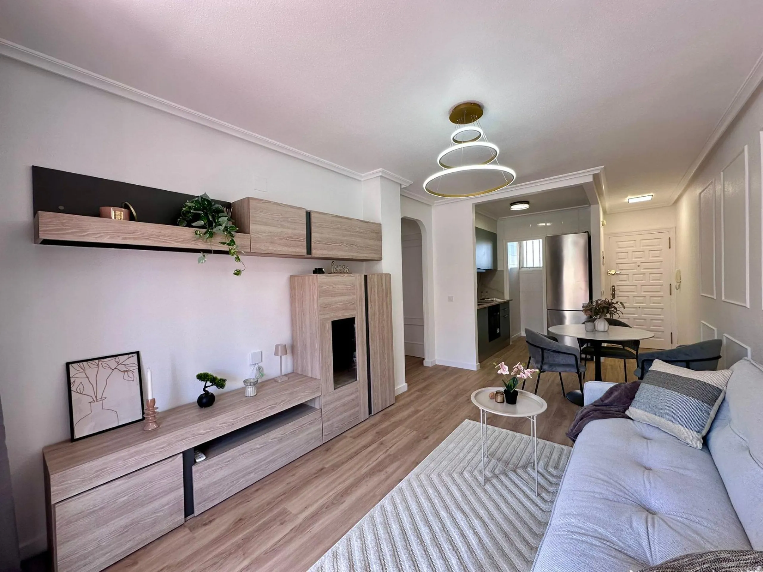 Fully renovated apartment in a gated community 400 meters from Playa de Los Locos