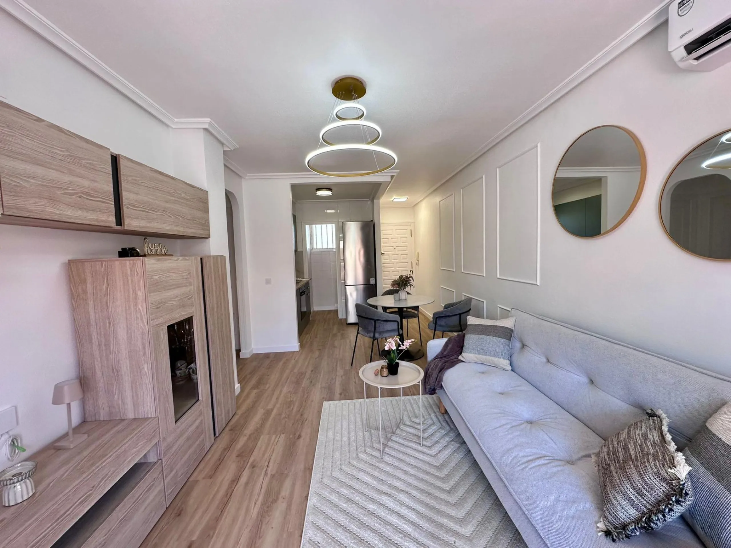 Fully renovated apartment in a gated community 400 meters from Playa de Los Locos