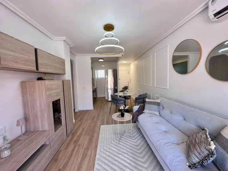 Fully renovated apartment in a gated community 400 meters from Playa de Los Locos