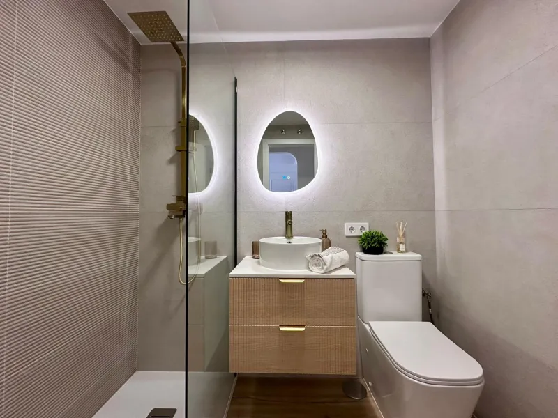 Fully renovated apartment in a gated community 400 meters from Playa de Los Locos