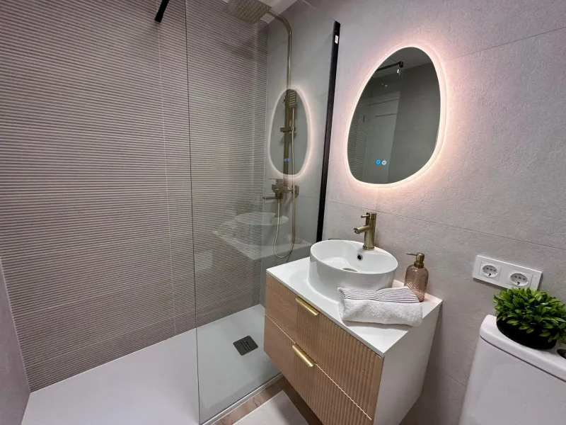 Fully renovated apartment in a gated community 400 meters from Playa de Los Locos