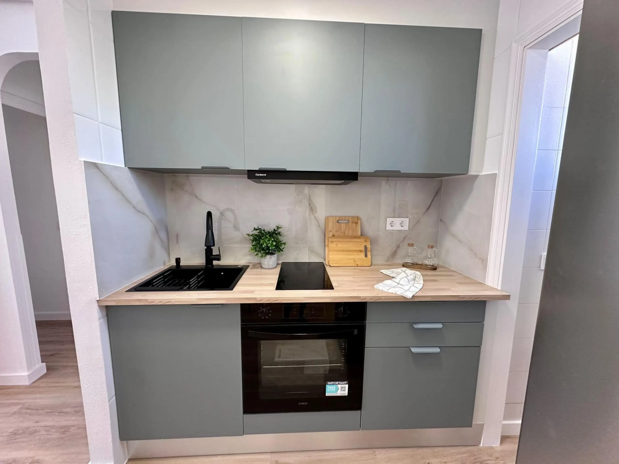 Fully renovated apartment in a gated community 400 meters from Playa de Los Locos