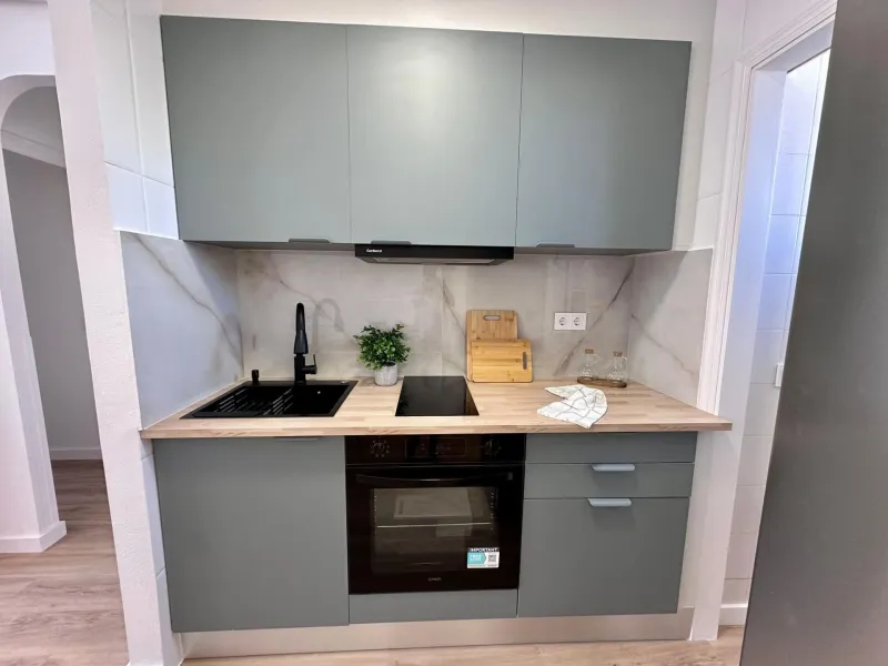 Fully renovated apartment in a gated community 400 meters from Playa de Los Locos