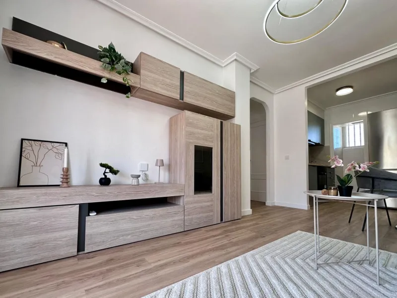 Fully renovated apartment in a gated community 400 meters from Playa de Los Locos