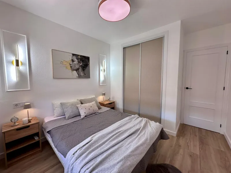 Fully renovated apartment in a gated community 400 meters from Playa de Los Locos
