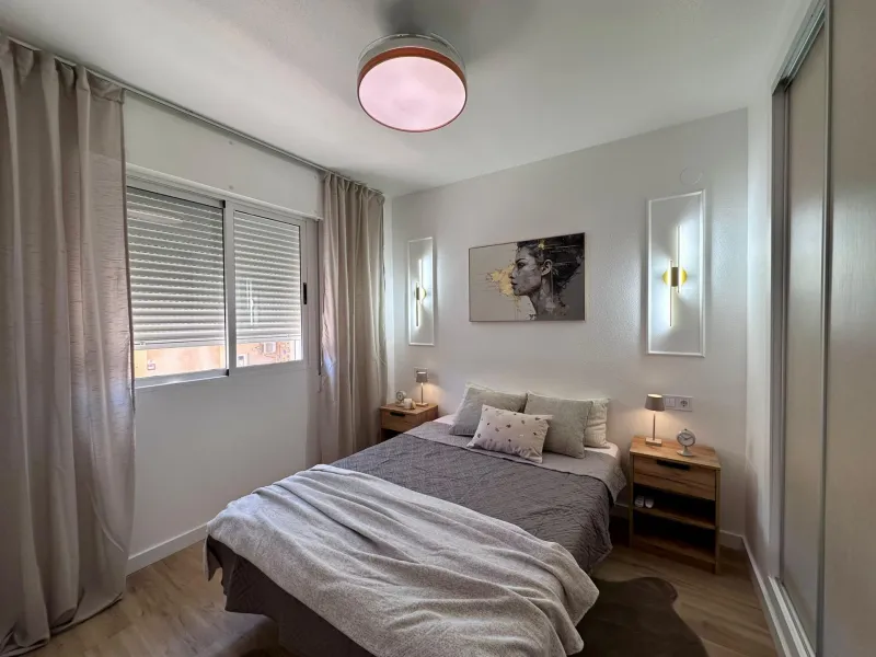 Fully renovated apartment in a gated community 400 meters from Playa de Los Locos