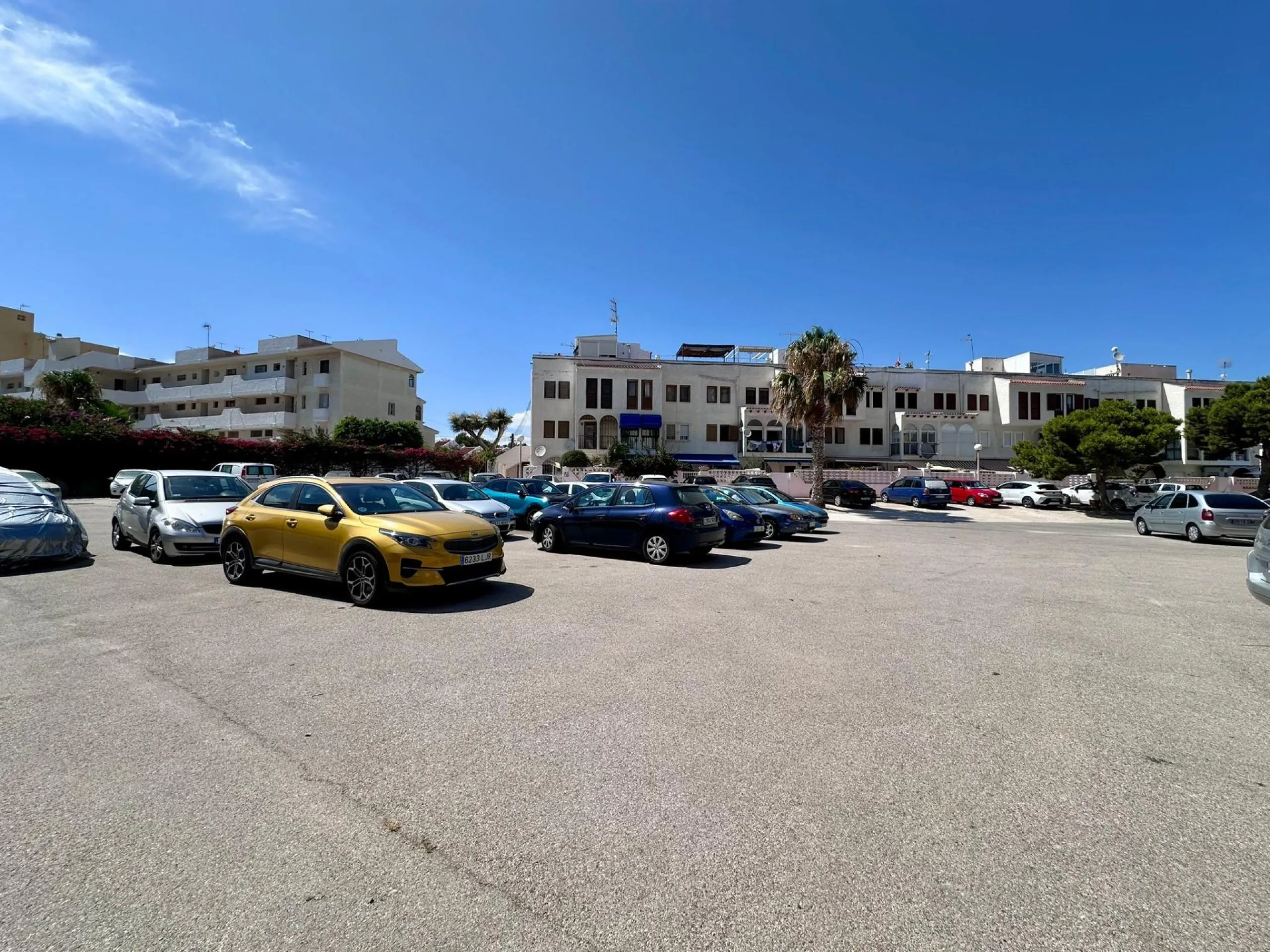 Fully renovated apartment in a gated community 400 meters from Playa de Los Locos