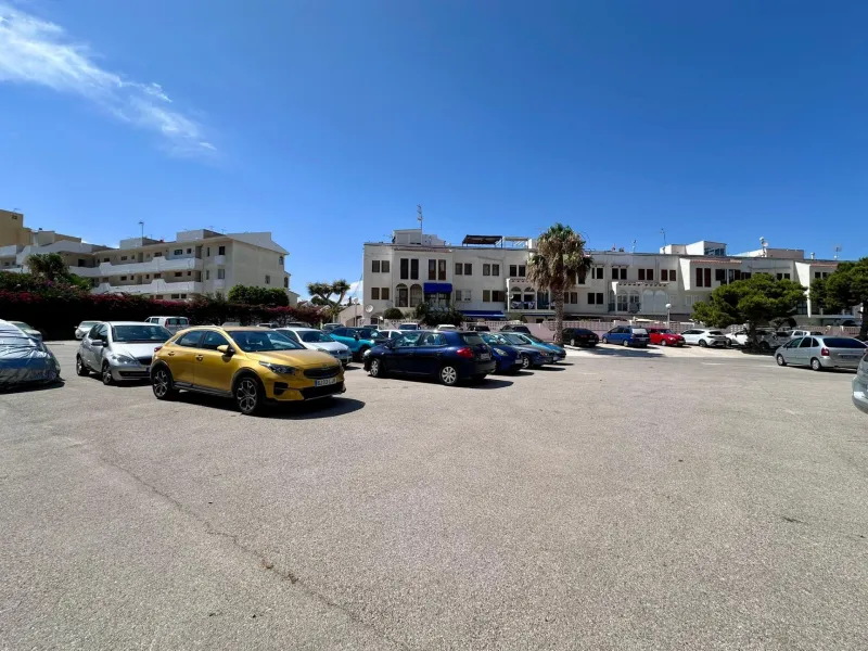 Fully renovated apartment in a gated community 400 meters from Playa de Los Locos