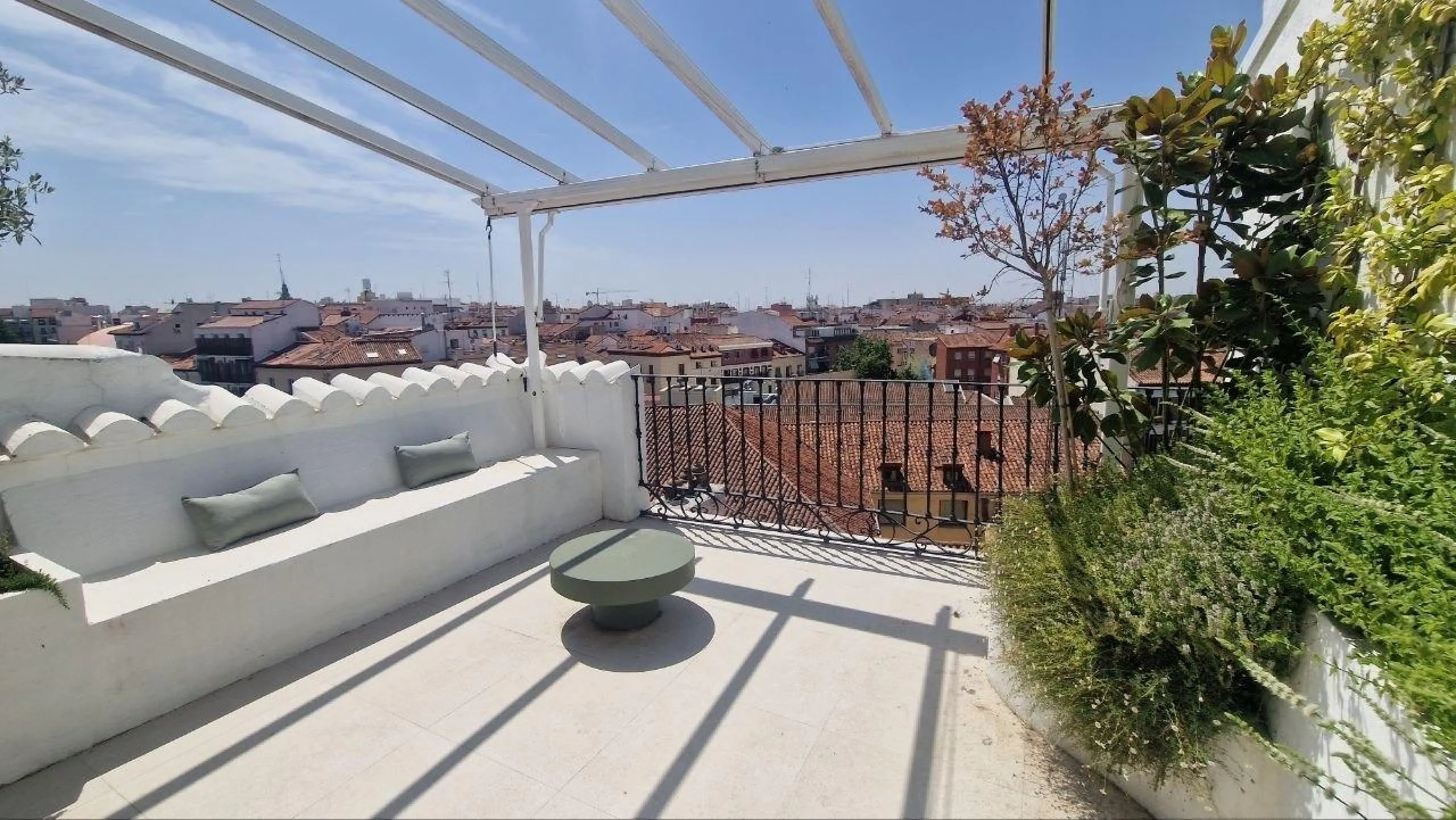 Penthouse with designer renovation and two terraces, in a historic building in the Palacio neighborhood.