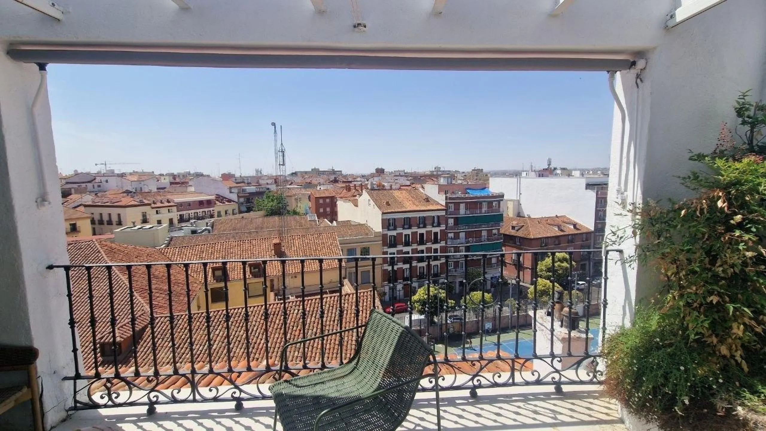 Penthouse with designer renovation and two terraces, in a historic building in the Palacio neighborhood.