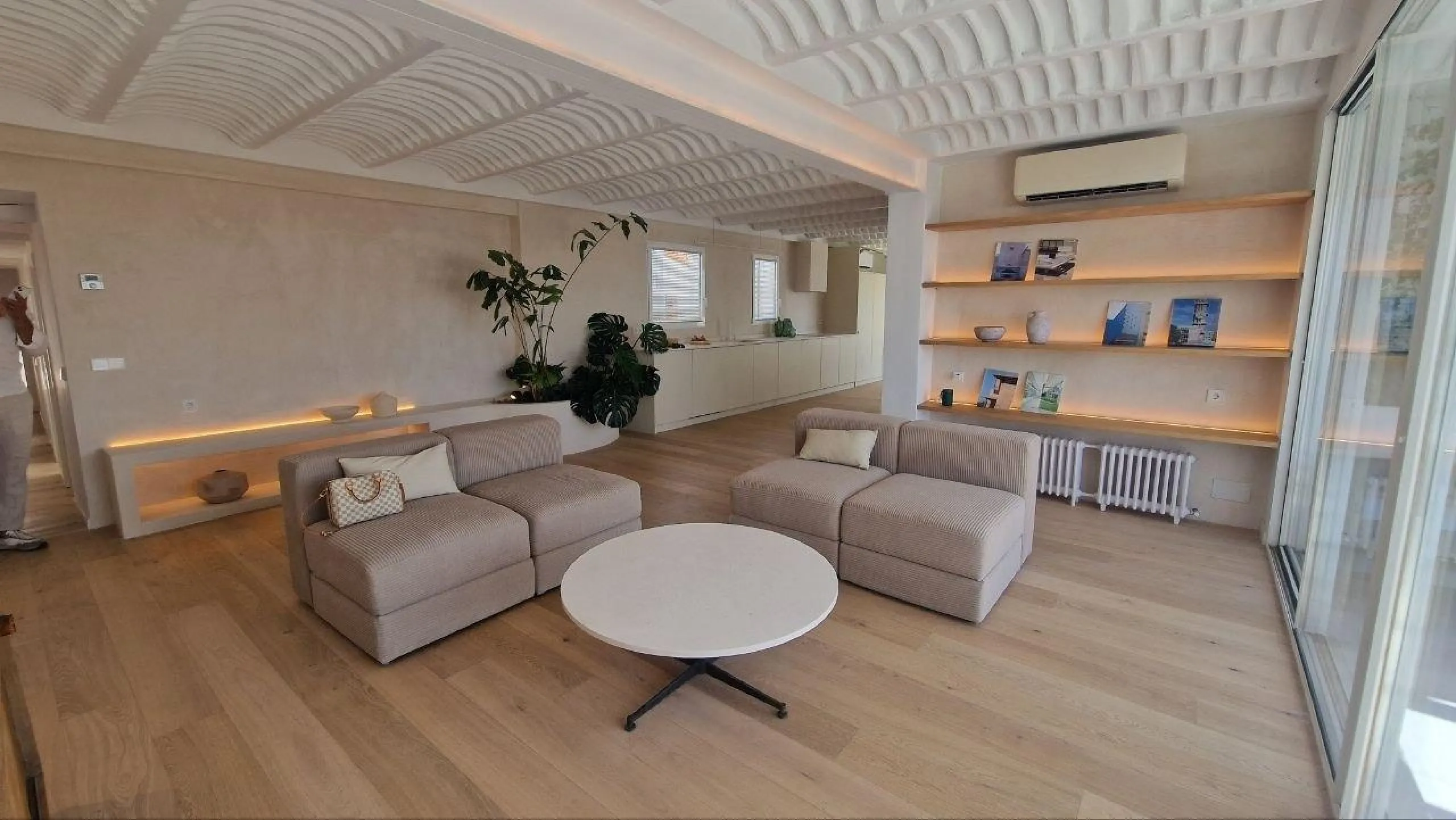 Penthouse with designer renovation and two terraces, in a historic building in the Palacio neighborhood.