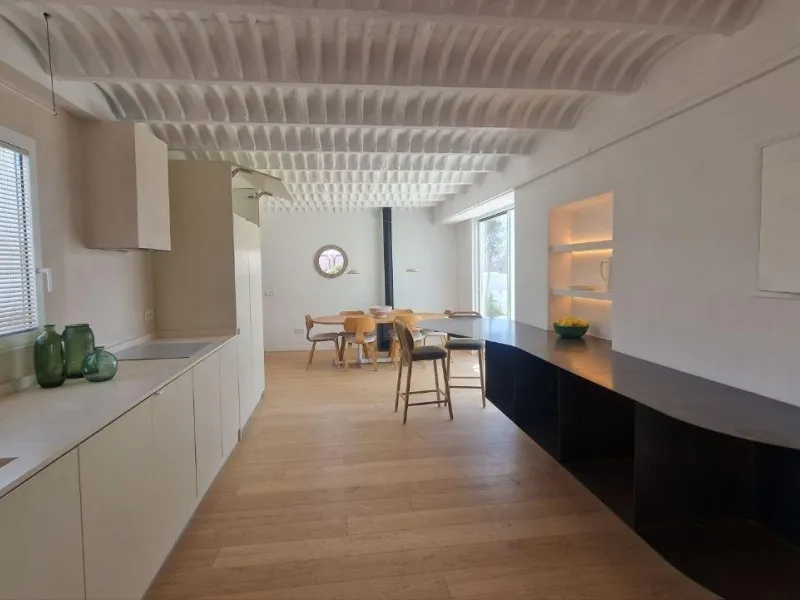 Penthouse with designer renovation and two terraces, in a historic building in the Palacio neighborhood.