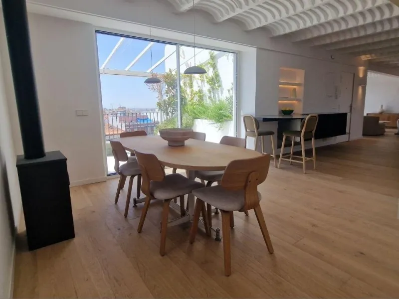 Penthouse with designer renovation and two terraces, in a historic building in the Palacio neighborhood.
