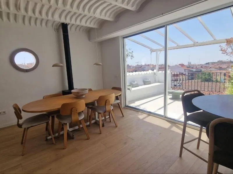 Penthouse with designer renovation and two terraces, in a historic building in the Palacio neighborhood.