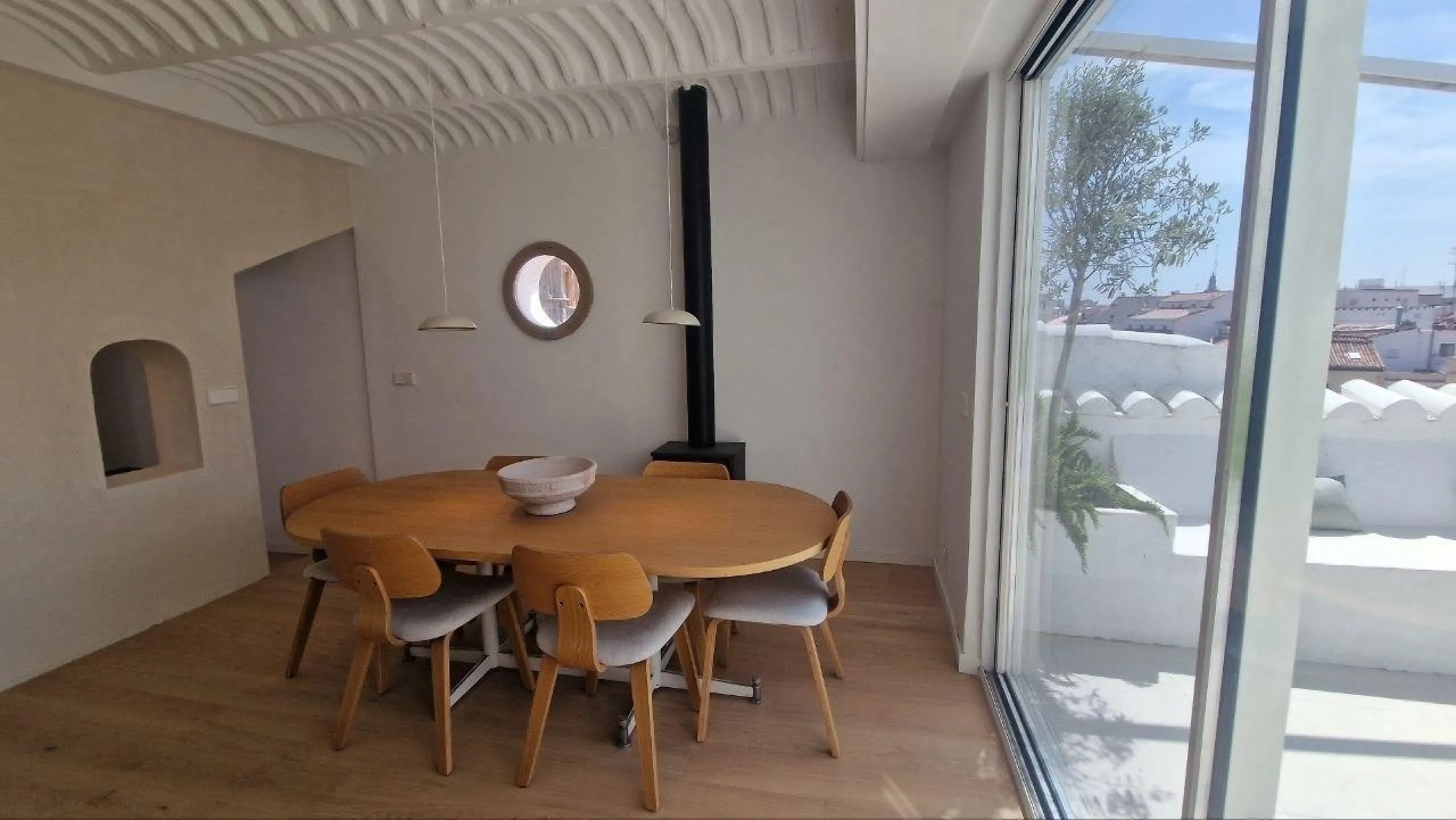 Penthouse with designer renovation and two terraces, in a historic building in the Palacio neighborhood.