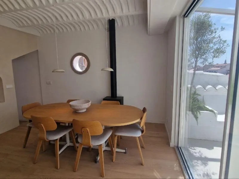 Penthouse with designer renovation and two terraces, in a historic building in the Palacio neighborhood.