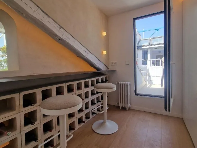 Penthouse with designer renovation and two terraces, in a historic building in the Palacio neighborhood.