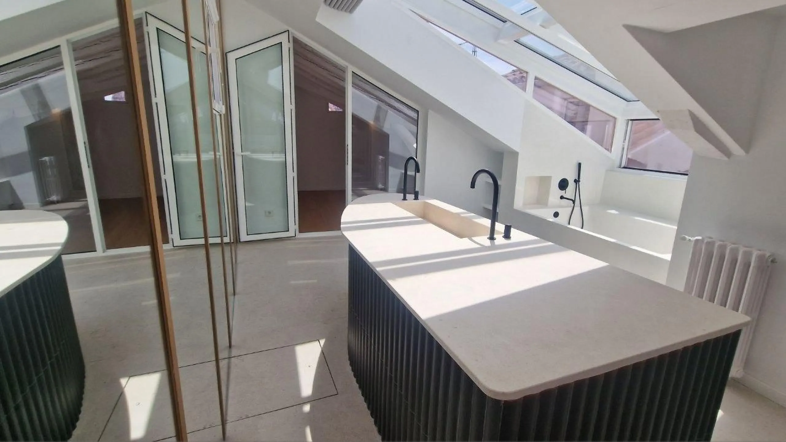 Penthouse with designer renovation and two terraces, in a historic building in the Palacio neighborhood.