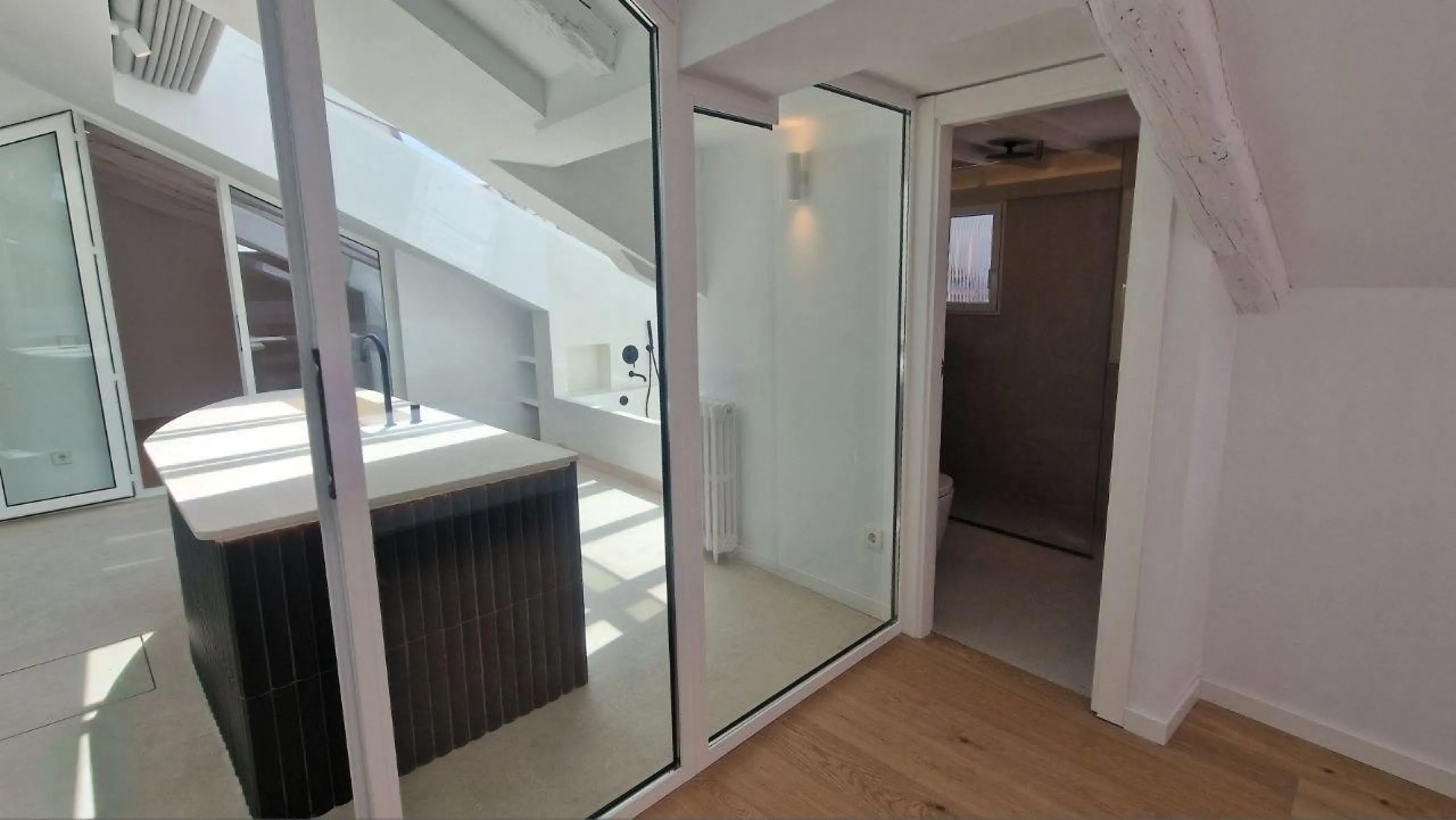 Penthouse with designer renovation and two terraces, in a historic building in the Palacio neighborhood.