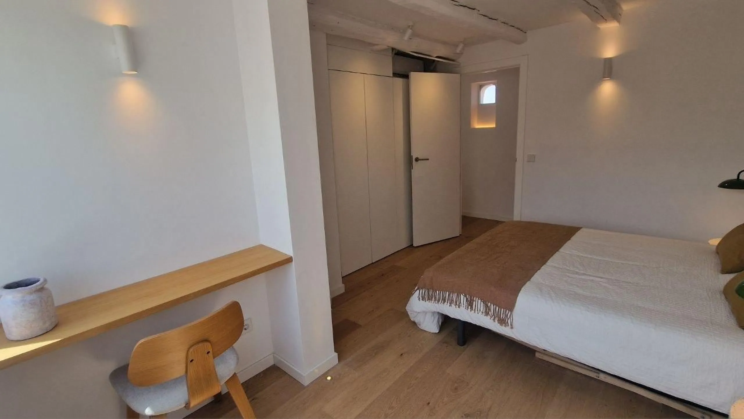 Penthouse with designer renovation and two terraces, in a historic building in the Palacio neighborhood.
