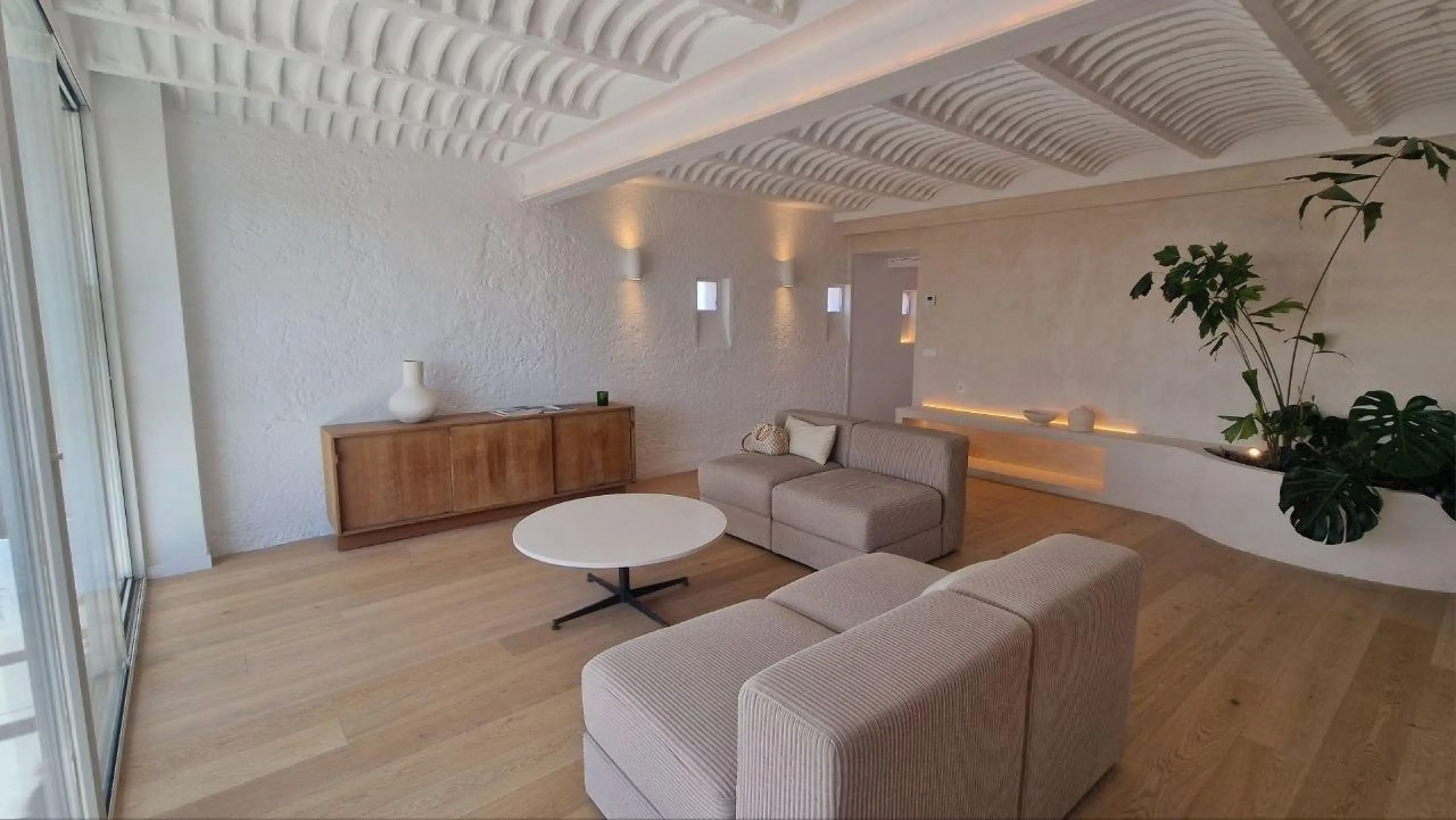Penthouse with designer renovation and two terraces, in a historic building in the Palacio neighborhood.