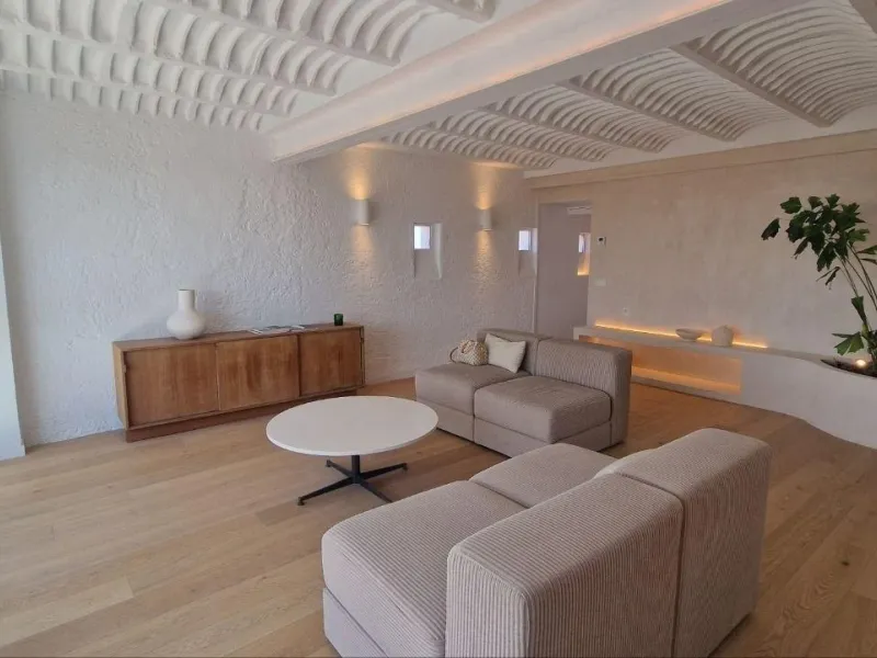 Penthouse with designer renovation and two terraces, in a historic building in the Palacio neighborhood.