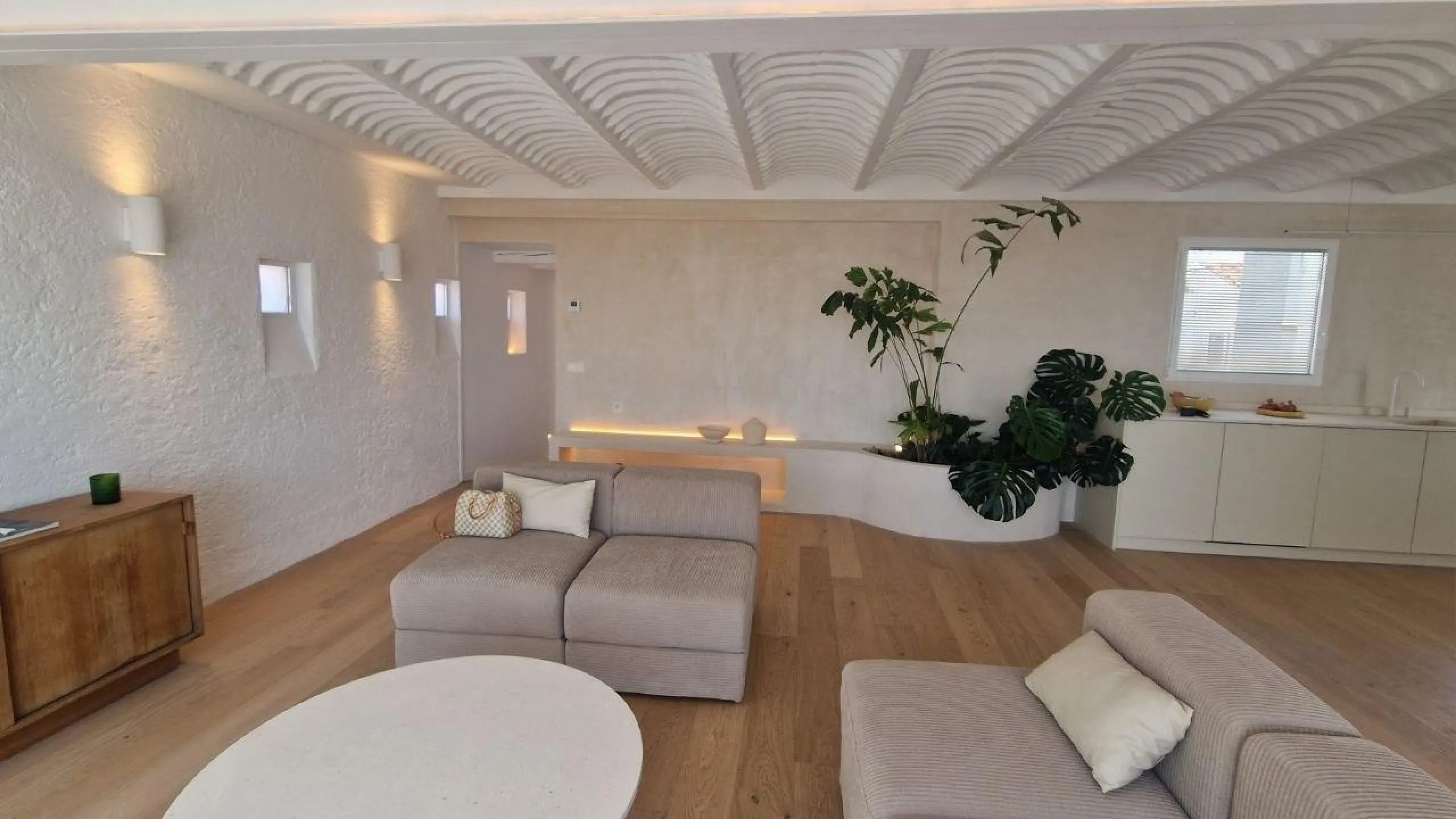 Penthouse with designer renovation and two terraces, in a historic building in the Palacio neighborhood.