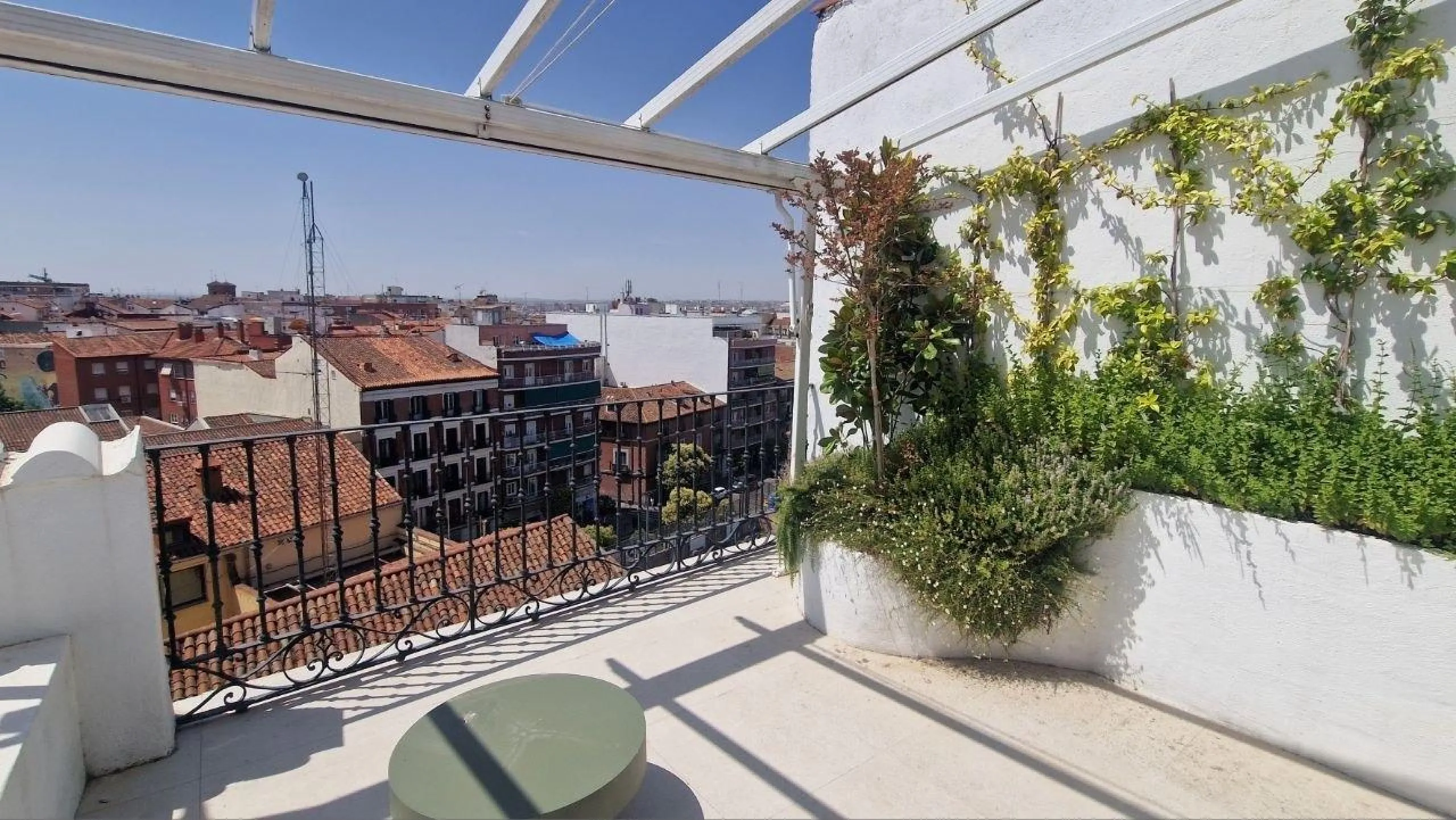 Penthouse with designer renovation and two terraces, in a historic building in the Palacio neighborhood.