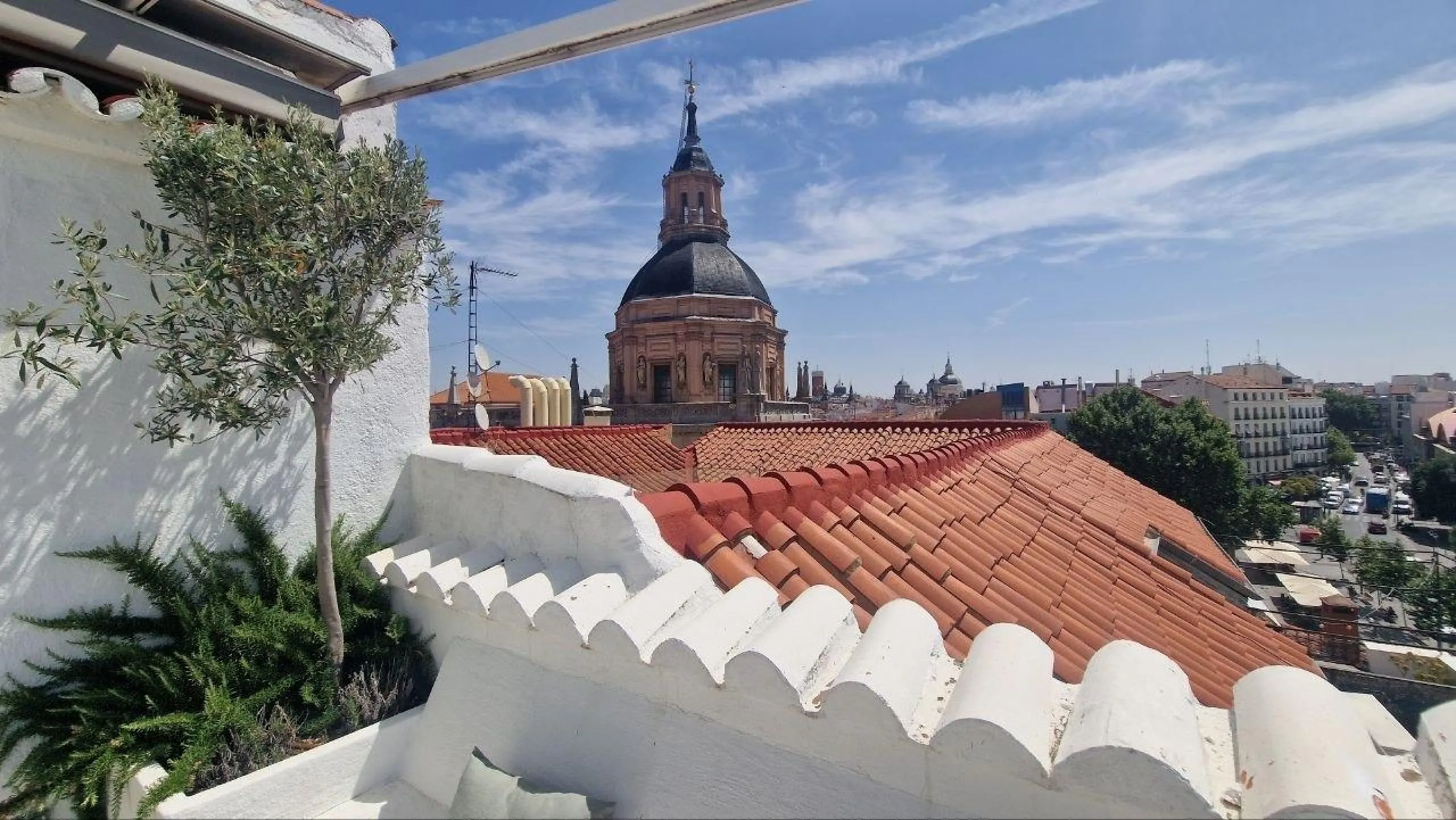 Penthouse with designer renovation and two terraces, in a historic building in the Palacio neighborhood.