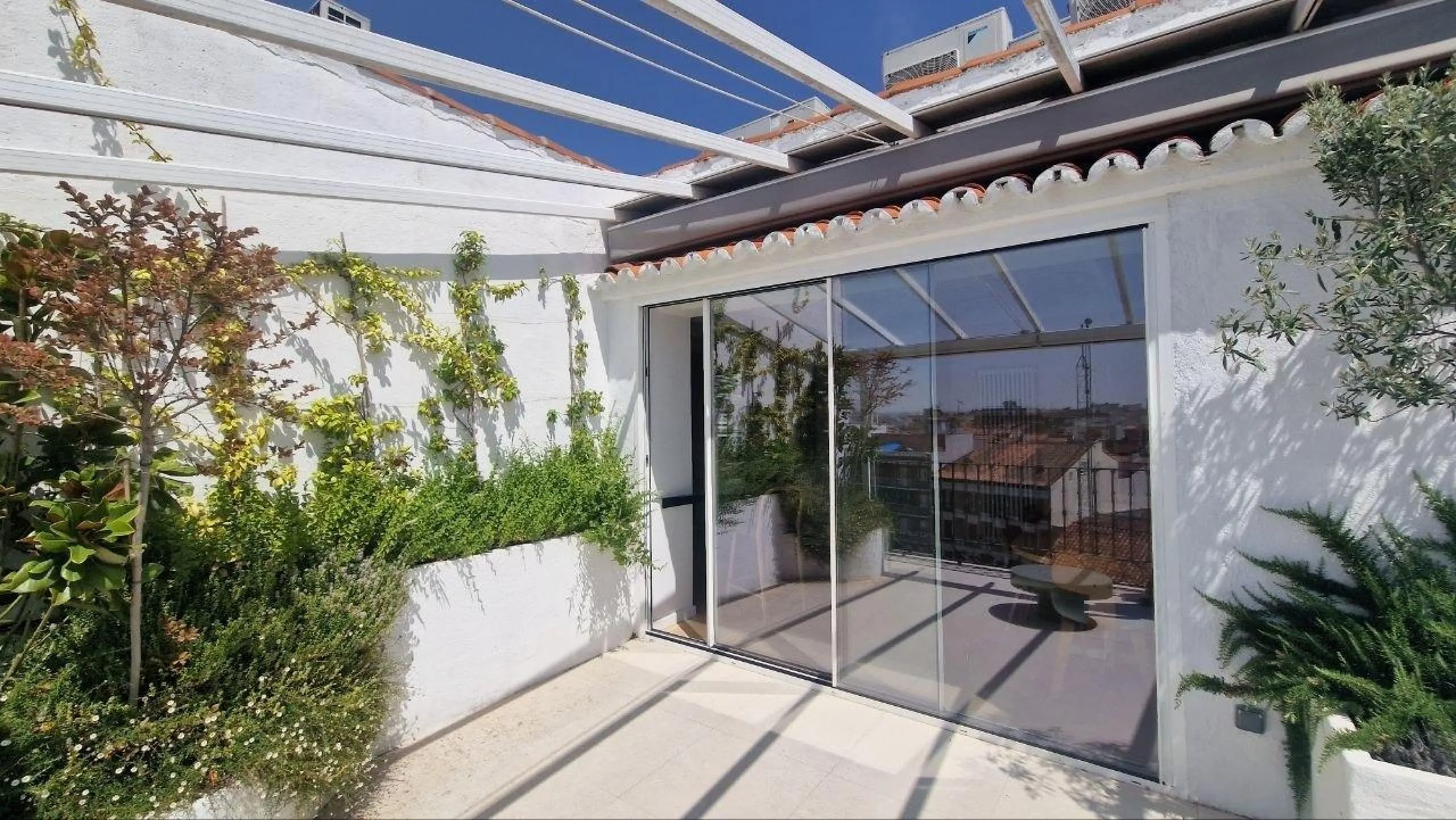 Penthouse with designer renovation and two terraces, in a historic building in the Palacio neighborhood.