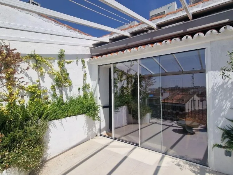 Penthouse with designer renovation and two terraces, in a historic building in the Palacio neighborhood.